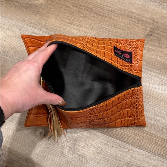 Makeup Junkie Embossed Leather makeup pouch El Dorado Cognac Bubble Gator - Picture 5 of 9